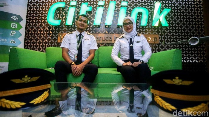 Blak-blakan Kru Kabin Citilink di Masa Pandemi Pilot dan awak kabin Citilink beruntung. Di tengah banyaknya maskapai yang mem-PHK karyawan, mereka masih dipertahankan untuk bekerja.