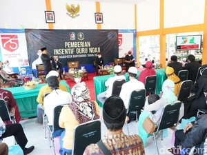 Bupati Anas Ajak Guru Ngaji Bangun Optimisme di Tengah Pandemi COVID-19