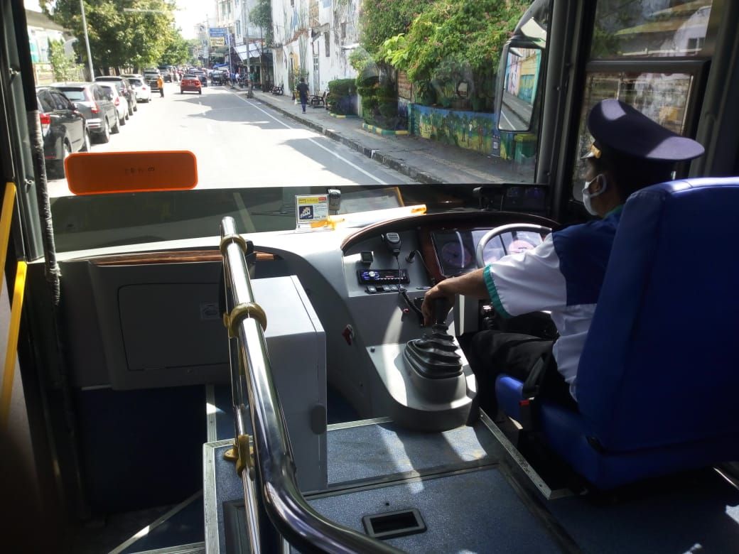 Bus Transmetro Deli di Medan mulai diuji coba. Selama masa uji coba, warga dapat menggunakan layanan bus ini secara gratis.