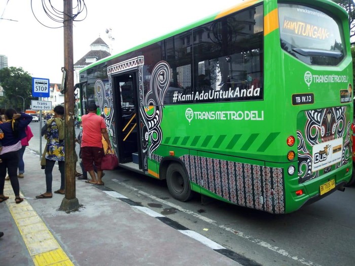 Bus Transmetro Deli di Medan mulai diuji coba. Selama masa uji coba, warga dapat menggunakan layanan bus ini secara gratis.