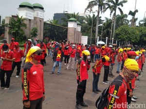 Buruh Demo Lagi di Depan DPR, Tolak UU Cipta Kerja