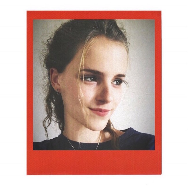 Bermodal kemiripannya dengan Emma Watson, Ella mencoba melakukan cosplay dengan karakter-karakter yang dimainkan aktris Inggris itu. Remaja cantik itu pun baru pernah mencoba menjadi Hermione dan selanjutnya ingin berdandan sebagai Belle dari Beauty and The Beast dan Meg March dari Little Women. Foto: Instagram @ellanortonnnn