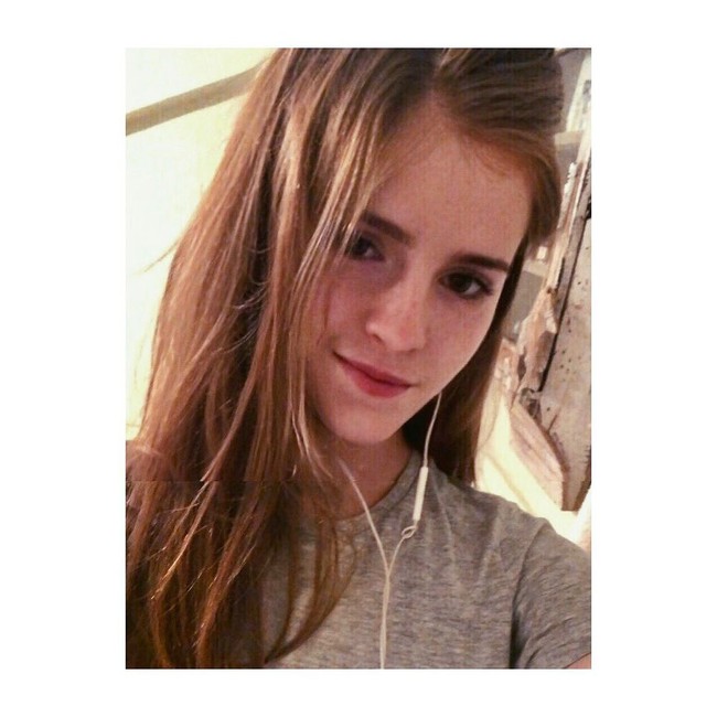 Ternyata kesamaan Emma dan Ella bukan hanya pada wajah. Ella Norton pun mengaku jika ia juga peduli dengan isu-isu sosial dan ingin menggunakan komunitas cosplay untuk berbagi kesadaran. Ella juga menjadikan kemiripannya dengan Emma Watson sebagai pacuan untuk bekerja dalam bidang hak-hak asasi manusia seperti yang dilakukan sang aktris. Foto: Instagram @ellanortonnnn