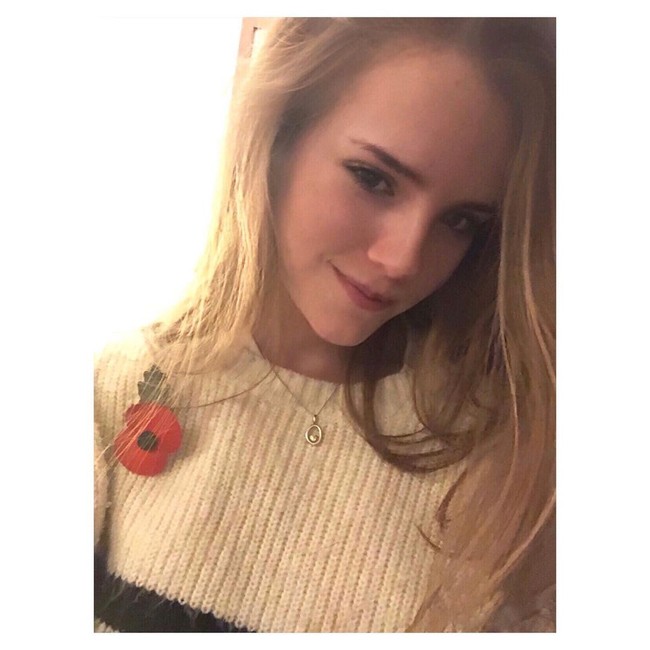 Aku menganggap diriku sendiri sebagai perwakilan hak-hak manusia begitu juga dengan isu-isu lingkungan dan aku ingin membuat perbedaan di dunia. Itulah mengapa aku ingin punya wadah di media sosial, penting untuk memiliki suara di mana aku bisa berbicara mengenai isu-isu penting, kata Ella. Foto: Instagram @ellanortonnnn