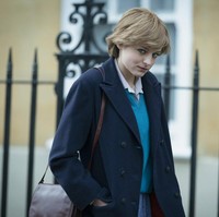 Putri Diana mulai hadir di tengah lingkaran keluarga Inggris pada akhir 1970-an, ketika busana bergaya retro  masih menjadi tren. (Foto: Des Willie/Netflix via AP)