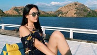 Ketika kakaknya mempermainkan gerakan salat dan ditegur oleh netizen. (Foto: dok. Instagram @sarahgibson21) 