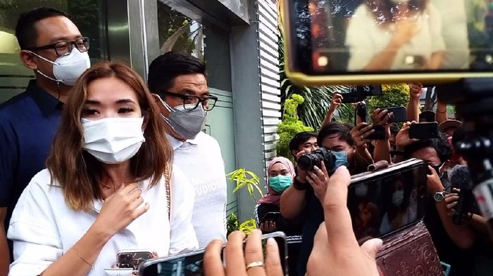 Gisel bungkam usai menjalani pemeriksaan soal video syur