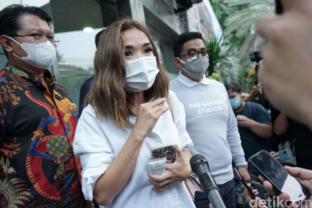 Gisella Anastasia saat ditemui di Polda Metro Jaya.