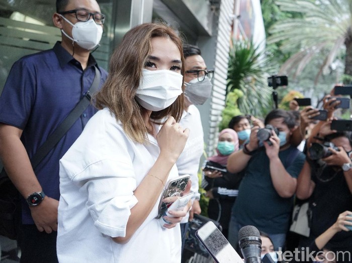 Gisella Anastasia saat ditemui di Polda Metro Jaya.