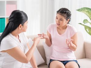 Viral Ibu-ibu Simpan Akta Lahir Rahasia, Faktanya Bikin Anak Kandung Malu