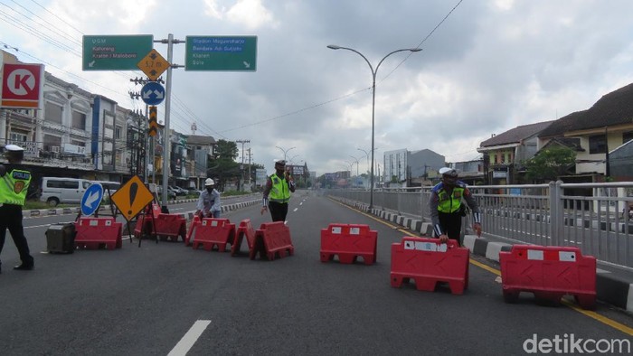 Ingat! Underpass Kentungan Sleman Ditutup 17-19 November 2020 Underpass Kentungan Sleman Yogyakarta ditutup per tanggal 17-19 November 2020. Penutupan ini dilakukan untuk perbaikan grill drainase di ruas jalan sisi utara.