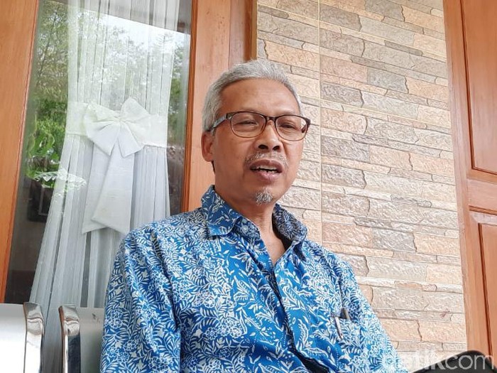 Juru Kunci Gunung Merapi Wedana Suraksohargo Asihono di rumahnya, Cangkringan, Sleman, Selasa (17/11/2020).