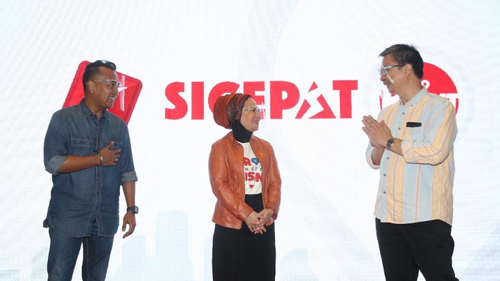 Berkolaborasi dengan PT. Sumber Alfaria Trijaya, Tbk (Alfamart) sebagai partner drop point B2B Retail SiCepat Ekspres.