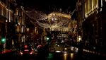 Lampu Natal Bersayap Hiasi Jalan di London