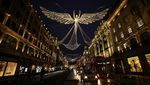 Lampu Natal Bersayap Hiasi Jalan di London