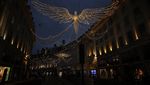 Lampu Natal Bersayap Hiasi Jalan di London