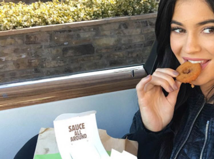 Ketika Kylie Jenner Pamer 10 Makanan Rumahan Buatannya yang Enak