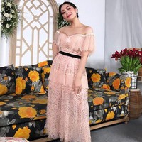 Dengan riasan makeup flawless, Nagita terlihat cantik dan mempesona. Bagaimana menurutmu? Foto: instagram.com/@raffinagita1717