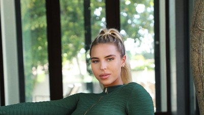 9 Potret Seksi Natalia Garibotto, Fotonya Disukai Paus Fransiskus