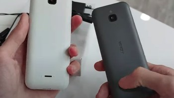Bodinya dari plastik, kemudian ada kamera VGA di bagian belakang. Foto: YouTube
