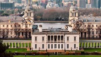 Old Royal Naval College adalah salah satu lokasi pembuatan film paling populer di London, seperti Les Miserables dan Pirates of the Caribbean: On Stranger Tides. Untuk film The Crown, The Old Royal Naval College.