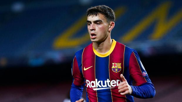 Pedri BARCELONA, SPAIN - NOVEMBER 04: Pedro 'Pedri' Gonzalez of FC Barcelona looks on during the UEFA Champions League Group G stage match between FC Barcelona and Dynamo Kyiv at Camp Nou on November 04, 2020 in Barcelona, Spain. (Photo by Eric Alonso/Getty Images)