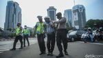 Polisi Bantu Korban Kecelakaan Lantas di Patung Kuda