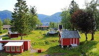 Lokasi pulau ini juga sangat terpencil. Kota terdekatnya, yaitu Bergen, jarak tempuhnya sekitar 30 menitan. Bukan naik kapal atau mobil, tapi naik helikopter. (Aktiv Eiendomsmegling/Explore Norway/Vladi Islands)