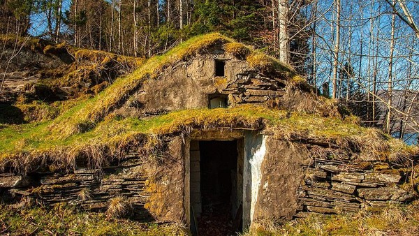 Jangan bayangkan pulau Setan ini sebagai pulau kosong dan berhantu, karena total ada 30 bangunan yang berdiri di pulau ini, termasuk lumbung, gudang, peternakan dan beberapa rumah kaca. (Aktiv Eiendomsmegling/Explore Norway/Vladi Islands) Jangan bayangkan pulau Setan ini sebagai pulau kosong dan berhantu, karena total ada 30 bangunan yang berdiri di pulau ini, termasuk lumbung, gudang, peternakan dan beberapa rumah kaca. (Aktiv Eiendomsmegling/Explore Norway/Vladi Islands)
