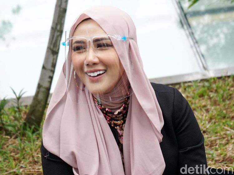 Rey Utami Dulu Tampil Seksi: Itu Masa Jahiliyah