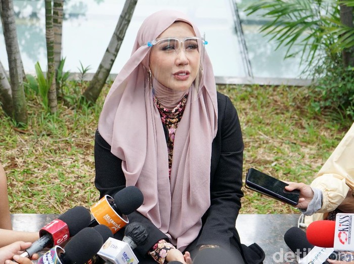 Rey Utami saat ditemui di kawasan studio Trans TV.