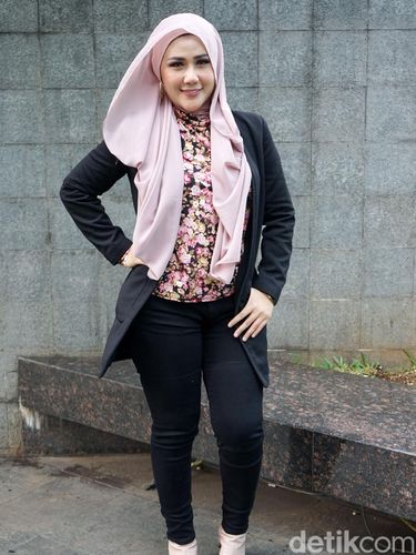 Rey Utami saat ditemui di kawasan studio Trans TV.