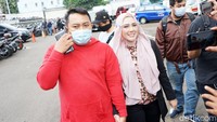 Lalu, ini siapa nih Rey? Pool/Palevi S/detikFoto.