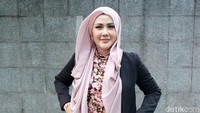 Namun untungnya niat tersebut urung dilakukan dan ia pun memilih untuk memperdalam agama Islam hingga memutuskan untuk berhijab. Pool/Palevi S/detikFoto.