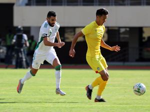 Riyad Mahrez Cetak Gol Aduhai yang Bikin Fans Terpana