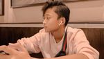 Gaya Keren Rizwan Fadilah Saat Makan di Resto bareng Keluarga