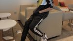 Gaya Keren Rizwan Fadilah Saat Makan di Resto bareng Keluarga