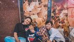 Gaya Keren Rizwan Fadilah Saat Makan di Resto bareng Keluarga