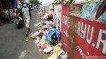 Jorok! Sampah Menumpuk di Jalanan Pinggir KBB Tomang