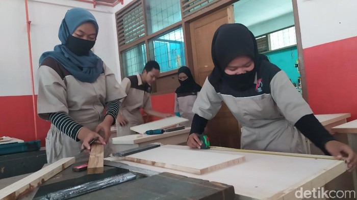 Sekolah di Ciamis menggelar KBM terbatas karena mengejar target magang