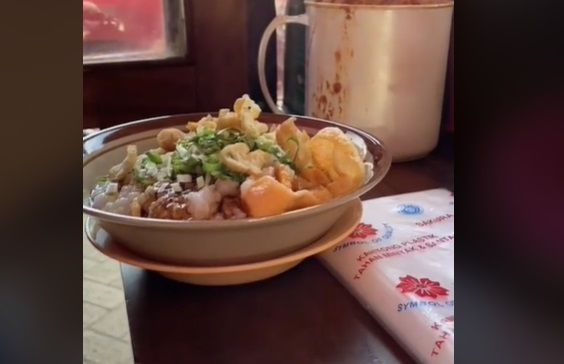 Sekte Bubur : kerupuk duluan baru bubur