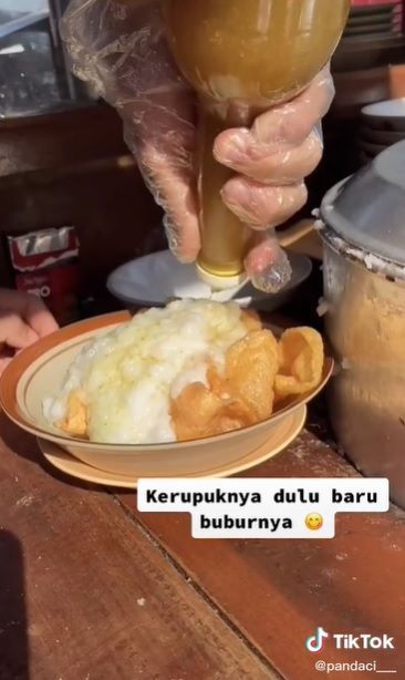 Sekte Bubur : kerupuk duluan baru bubur