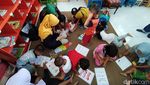 Semangat Anak-anak Belajar di Sekolah Darurat Pengungsian Merapi