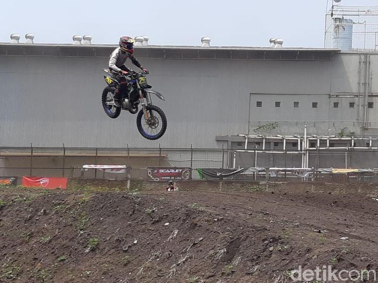 Melihat Sirkuit Off Road Tersembunyi di Jakarta