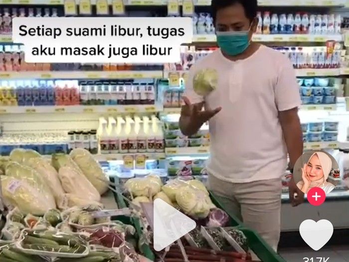 So Sweet! 5 Cara Suami Berikan Makanan pada Istri Ini Bikin Baper