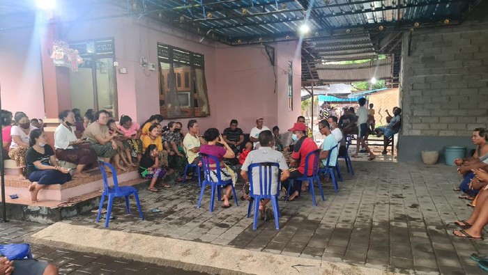 Suasana rumah bocah keracunan kerupuk kulit ikan buntal (dok Polres Buleleng)