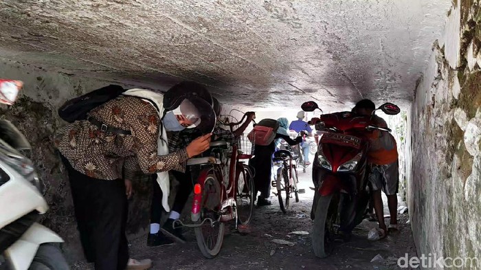 Terowongan sempit dan pendek di Brebes