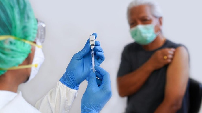 Vaksin Covid-19: Vaksin buatan perusahaan AS Moderna diklaim 95% efektif, apa bedanya dengan vaksin Pfizer?