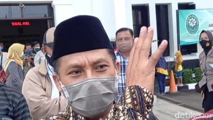 Wakil Ketua DPRD Kota Tegal Wasmad Edi Susilo jalani sidang perdana kasus dangdutan di tengah pandemi Corona, Selasa (17/11/2020).