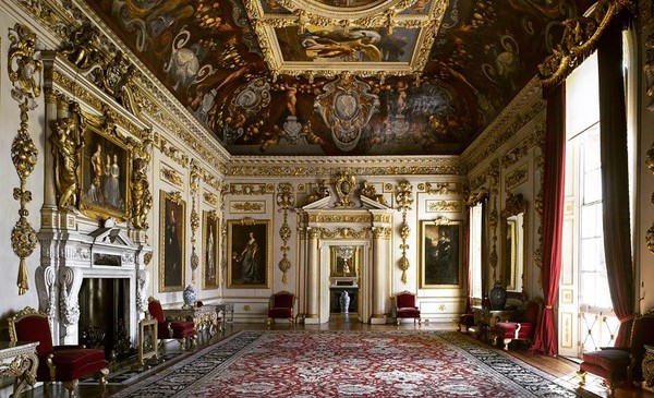 Interior Wilton House yang mirip Istana Buckingham.